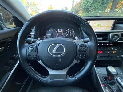 2018 Lexus IS 300   - Photo 19 - Portland, OR 97202