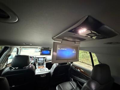 2018 Cadillac Escalade ESV Premium Luxury   - Photo 17 - Portland, OR 97202
