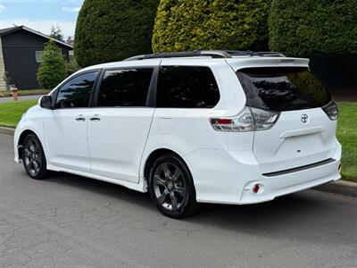 2016 Toyota Sienna SE 8-Passenger - Photo 3 - Portland, OR 97202
