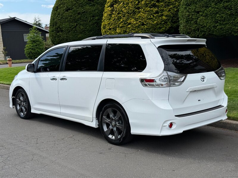 2016 Toyota Sienna SE 8-Passenger - Photo 3 - Portland, OR 97202