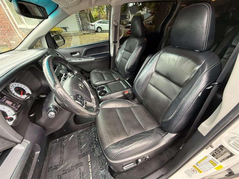 2016 Toyota Sienna SE 8-Passenger - Photo 8 - Portland, OR 97202