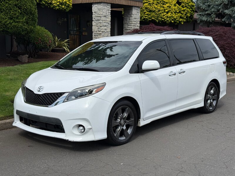 2016 Toyota Sienna SE V6 8-Passenger's photo