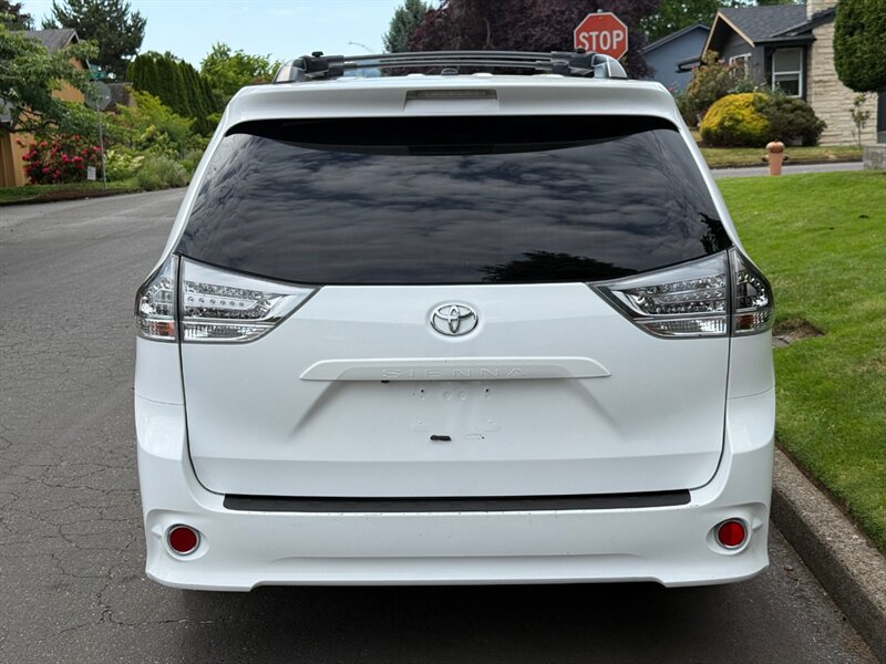 2016 Toyota Sienna SE 8-Passenger - Photo 5 - Portland, OR 97202