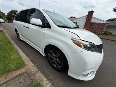 2016 Toyota Sienna SE 8-Passenger - Photo 6 - Portland, OR 97202