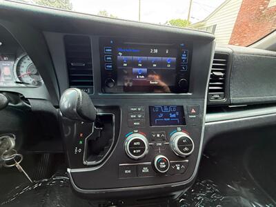 2016 Toyota Sienna SE 8-Passenger - Photo 16 - Portland, OR 97202