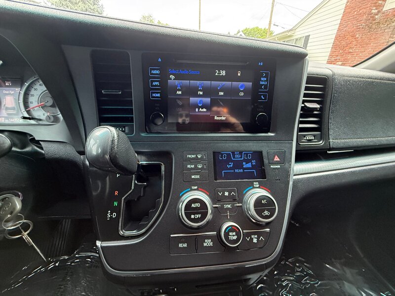 2016 Toyota Sienna SE 8-Passenger - Photo 16 - Portland, OR 97202