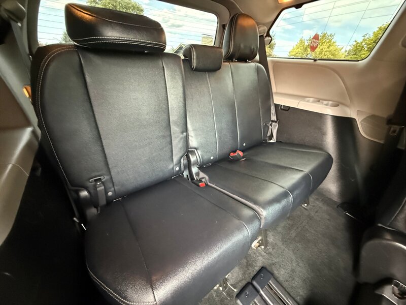 2016 Toyota Sienna SE 8-Passenger - Photo 12 - Portland, OR 97202