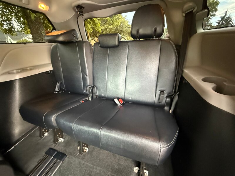 2016 Toyota Sienna SE 8-Passenger - Photo 14 - Portland, OR 97202