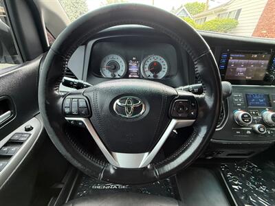 2016 Toyota Sienna SE 8-Passenger - Photo 19 - Portland, OR 97202