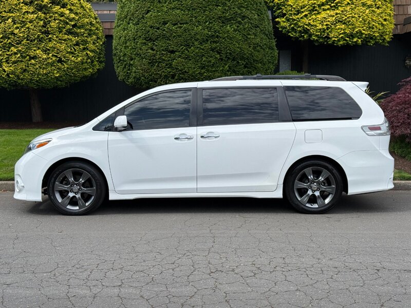 2016 Toyota Sienna SE 8-Passenger - Photo 2 - Portland, OR 97202