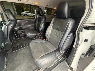 2016 Toyota Sienna SE 8-Passenger - Photo 13 - Portland, OR 97202