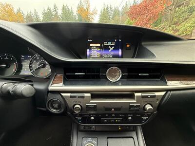2017 Lexus ES 350   - Photo 15 - Portland, OR 97202
