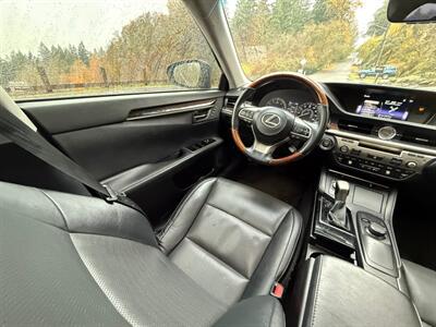 2017 Lexus ES 350   - Photo 17 - Portland, OR 97202