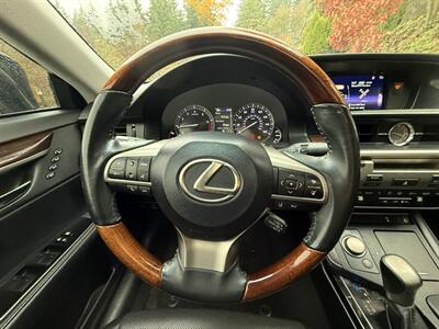 2017 Lexus ES 350   - Photo 18 - Portland, OR 97202