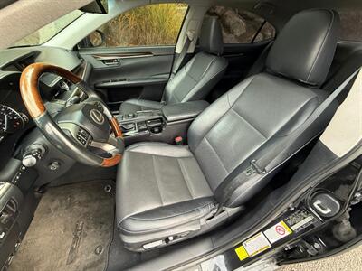 2017 Lexus ES 350   - Photo 8 - Portland, OR 97202