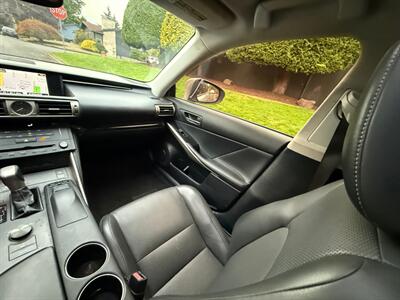 2015 Lexus IS 250   - Photo 16 - Portland, OR 97202