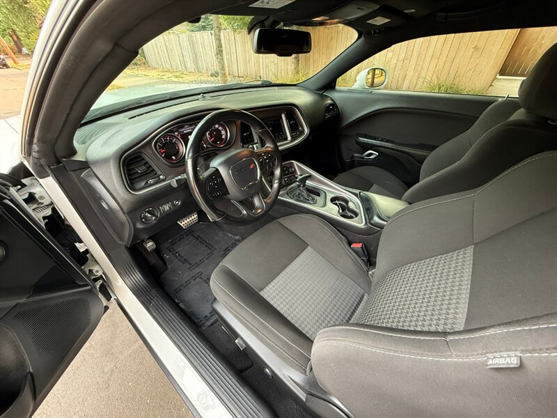 2022 Dodge Challenger R/T - Photo 9 - Portland, OR 97202