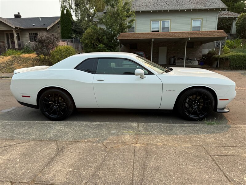 2022 Dodge Challenger R/T - Photo 6 - Portland, OR 97202
