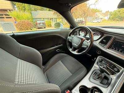 2022 Dodge Challenger R/T - Photo 17 - Portland, OR 97202