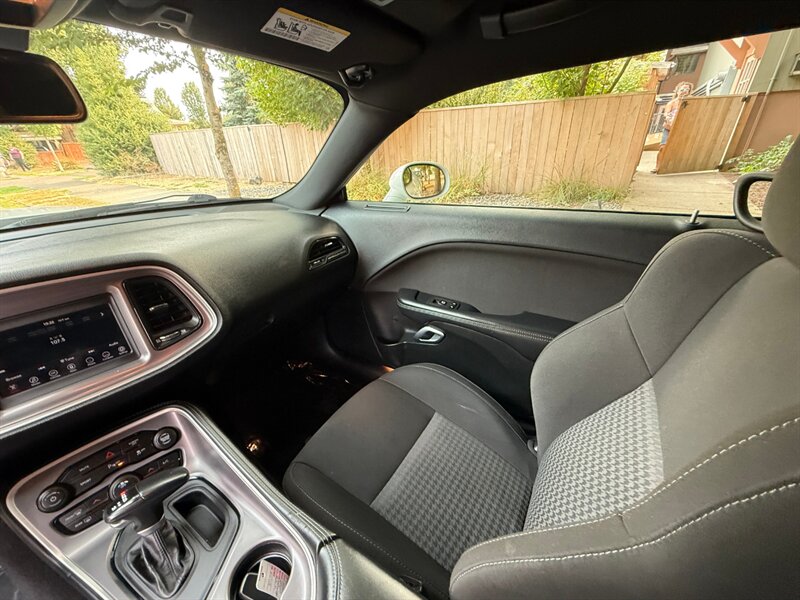 2022 Dodge Challenger R/T - Photo 18 - Portland, OR 97202