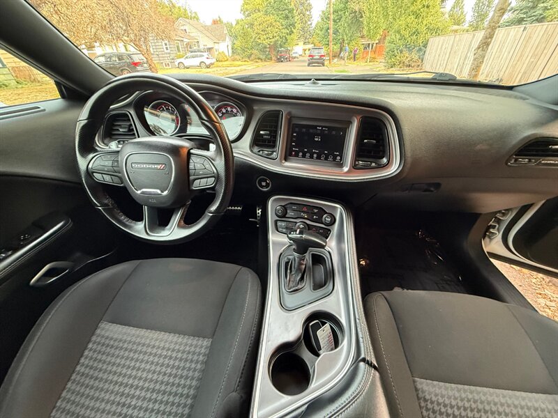 2022 Dodge Challenger R/T - Photo 15 - Portland, OR 97202