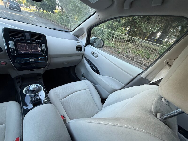 2011 Nissan LEAF SL - Photo 16 - Portland, OR 97202
