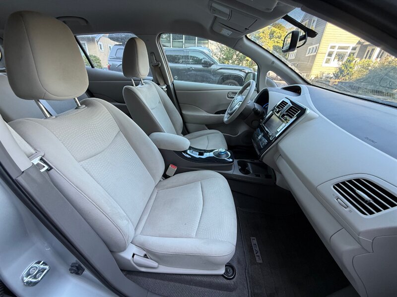 2011 Nissan LEAF SL - Photo 11 - Portland, OR 97202
