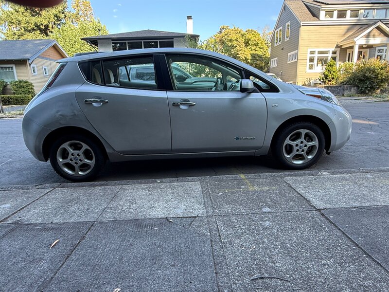 2011 Nissan LEAF SL - Photo 6 - Portland, OR 97202