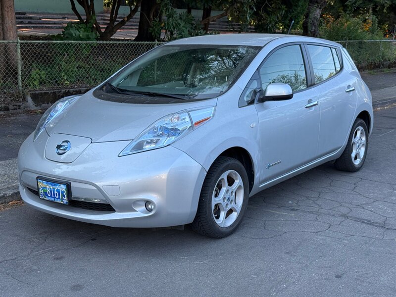 2011 Nissan LEAF SL   - Photo 1 - Portland, OR 97202
