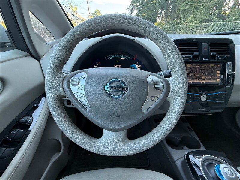 2011 Nissan LEAF SL - Photo 18 - Portland, OR 97202