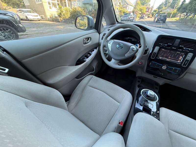 2011 Nissan LEAF SL - Photo 17 - Portland, OR 97202