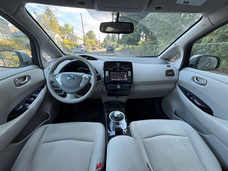 2011 Nissan LEAF SL - Photo 14 - Portland, OR 97202