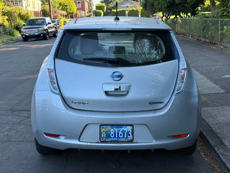 2011 Nissan LEAF SL - Photo 5 - Portland, OR 97202