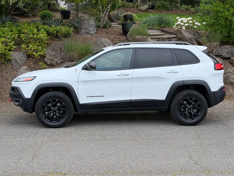 2015 Jeep Cherokee Trailhawk - Photo 2 - Portland, OR 97202