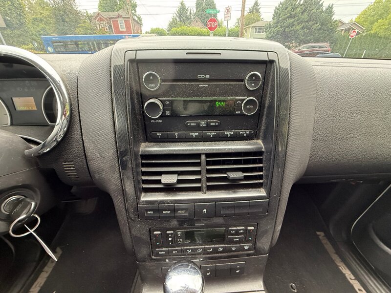 2009 Ford Explorer Sport Trac Limited - Photo 16 - Portland, OR 97202