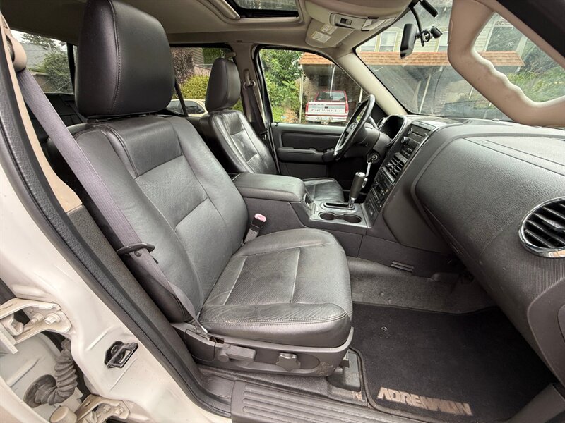 2009 Ford Explorer Sport Trac Limited - Photo 12 - Portland, OR 97202