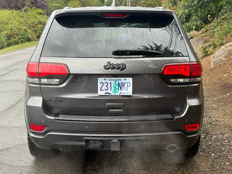 2017 Jeep Grand Cherokee Altitude photo 3