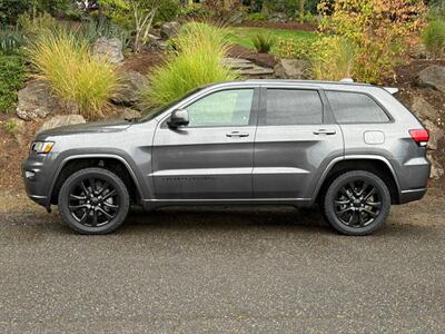2017 Jeep Grand Cherokee Altitude   - Photo 2 - Portland, OR 97202