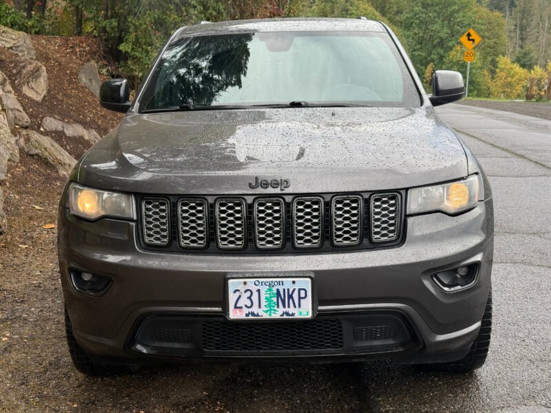2017 Jeep Grand Cherokee Altitude photo 2