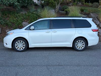 2017 Toyota Sienna Limited 7-Passenger   - Photo 2 - Portland, OR 97202