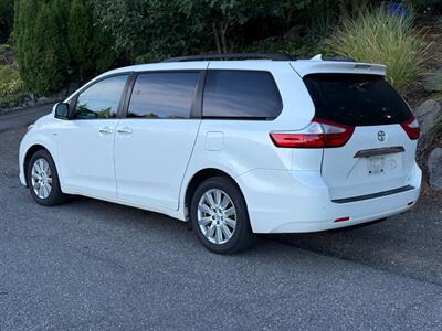 2017 Toyota Sienna Limited 7-Passenger   - Photo 3 - Portland, OR 97202