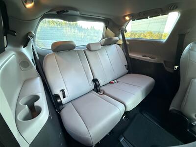 2017 Toyota Sienna Limited 7-Passenger   - Photo 14 - Portland, OR 97202