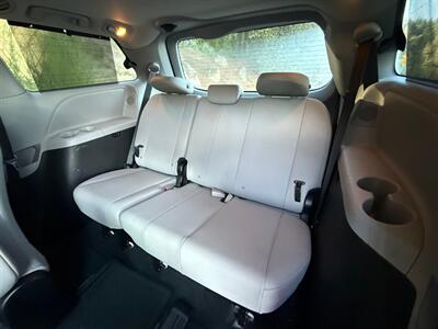 2017 Toyota Sienna Limited 7-Passenger   - Photo 16 - Portland, OR 97202