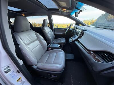2017 Toyota Sienna Limited 7-Passenger   - Photo 11 - Portland, OR 97202
