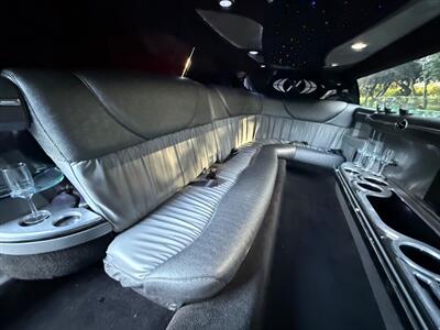 2006 Chrysler 300 Series Touring Limousine - Photo 19 - Portland, OR 97202