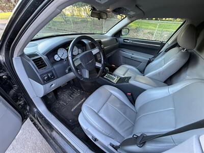 2006 Chrysler 300 Series Touring Limousine - Photo 9 - Portland, OR 97202