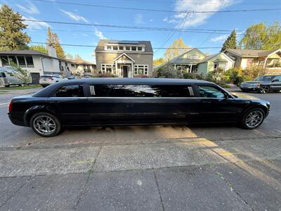2006 Chrysler 300 Series Touring Limousine - Photo 6 - Portland, OR 97202