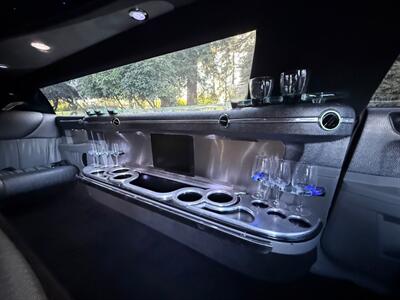 2006 Chrysler 300 Series Touring Limousine - Photo 18 - Portland, OR 97202