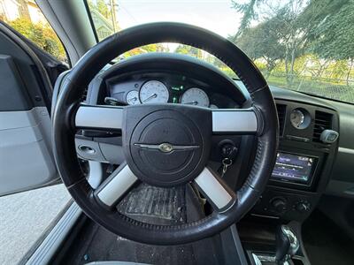 2006 Chrysler 300 Series Touring Limousine - Photo 12 - Portland, OR 97202