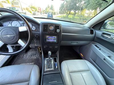 2006 Chrysler 300 Series Touring Limousine - Photo 11 - Portland, OR 97202